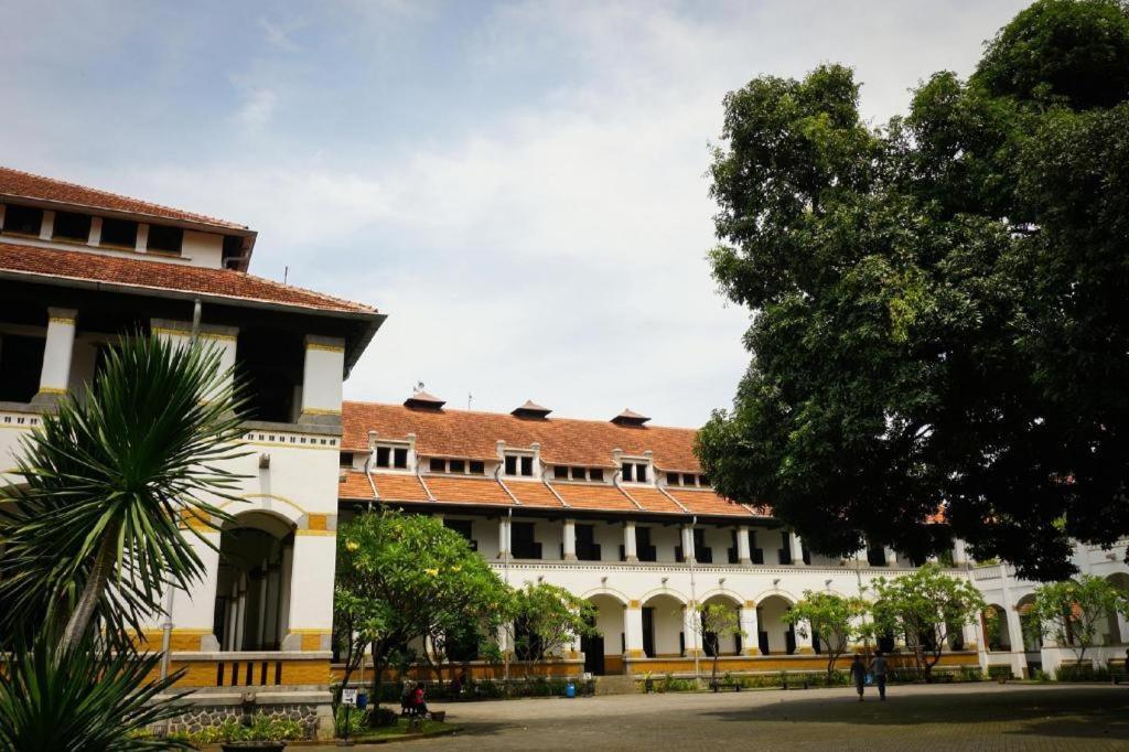 Weis Hotel Simpang Lima Semarang Zewnętrze zdjęcie